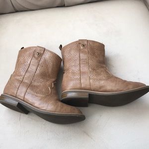 Girls boots